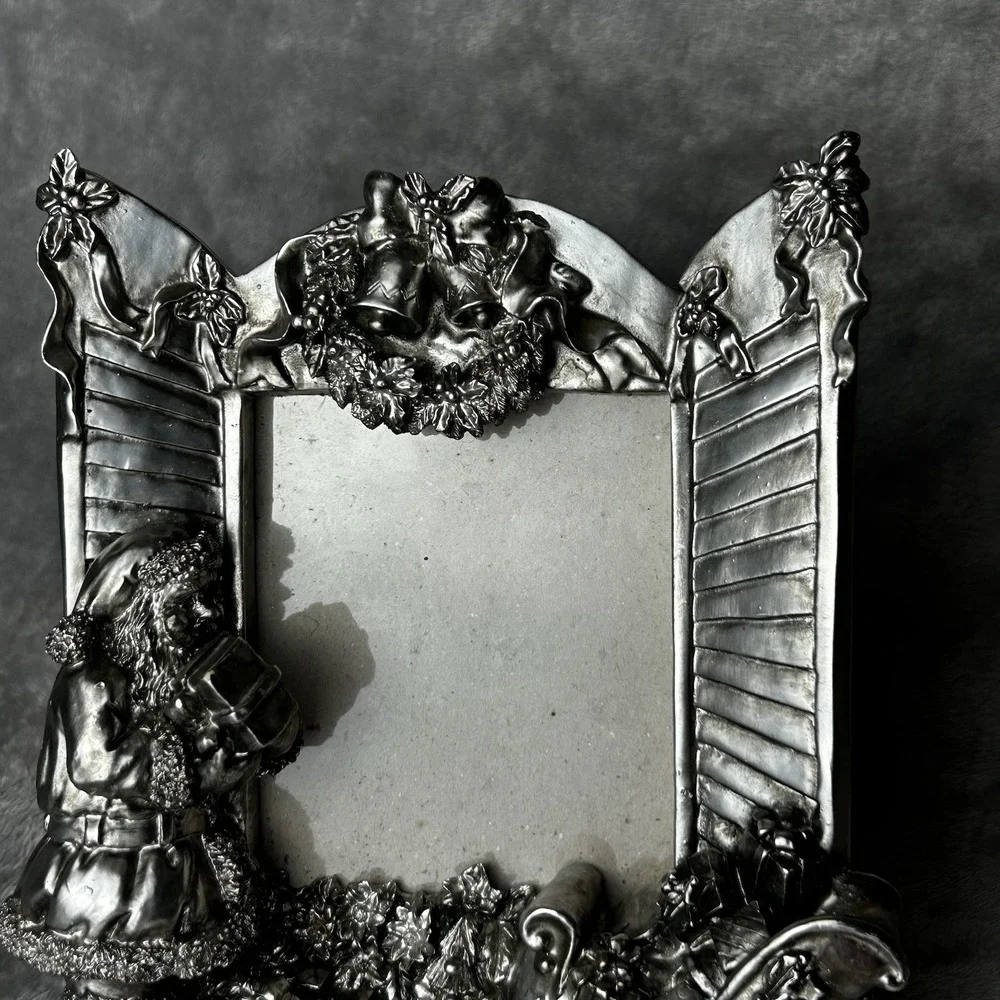 Ornate Silver Resin Picture Frame Santa & Sleigh In Front Of Window Detailed 5x7
